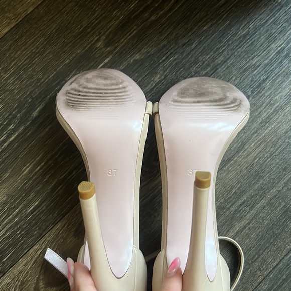 O&B Heels - Picture 6 of 6